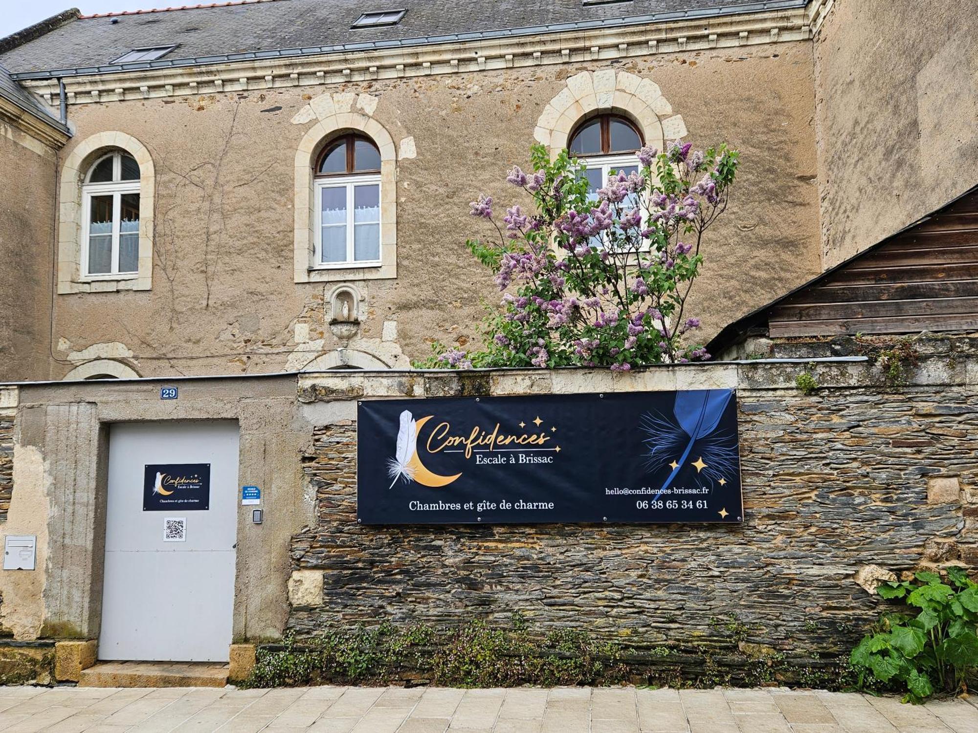 Bed and Breakfast Confidences Escale A Brissac Екстер'єр фото